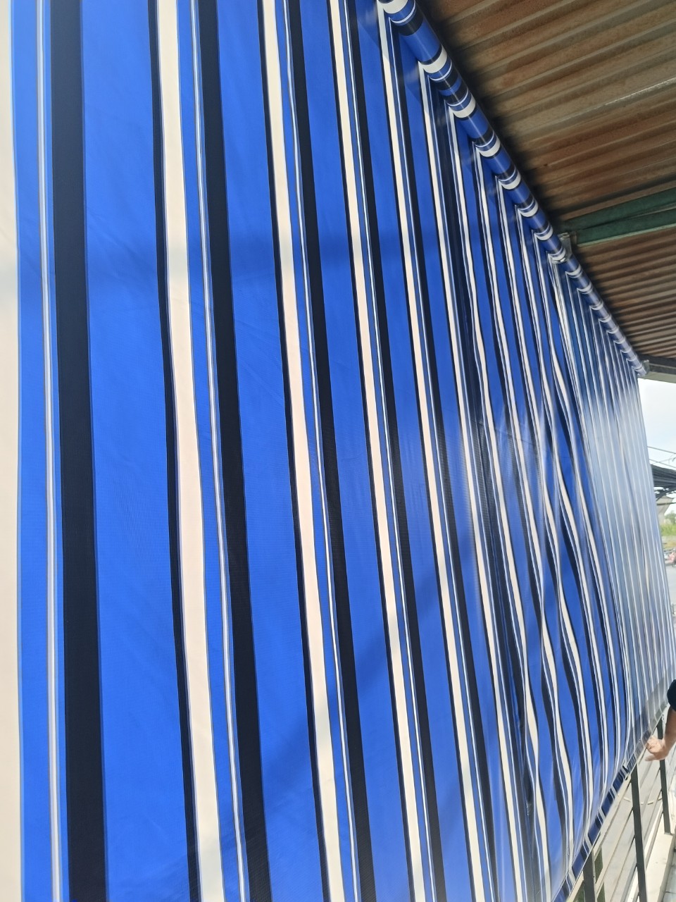 Bạt che nắng mưa tự cuốn ở TPHCM