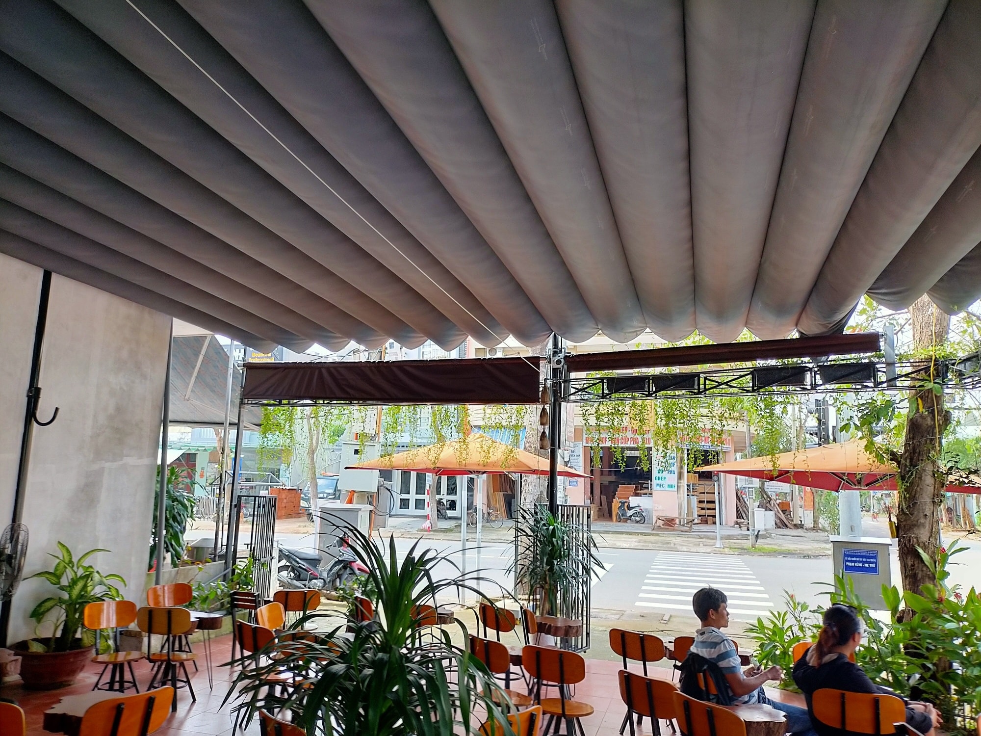 Mái xếp di động che nhà xưởng ở TPHCM