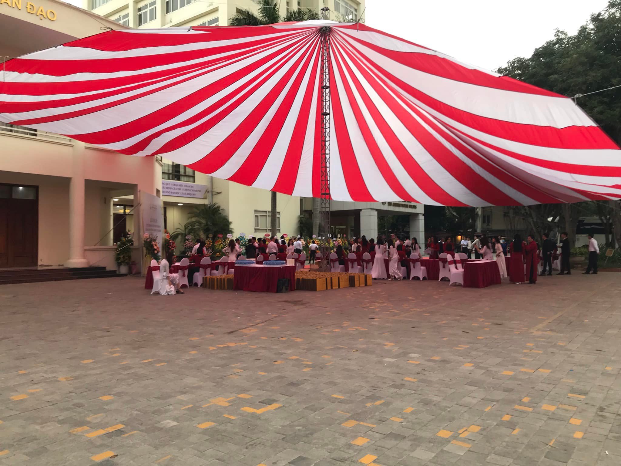 Dù che nắng sự kiện sân trường học ở Nghệ An
