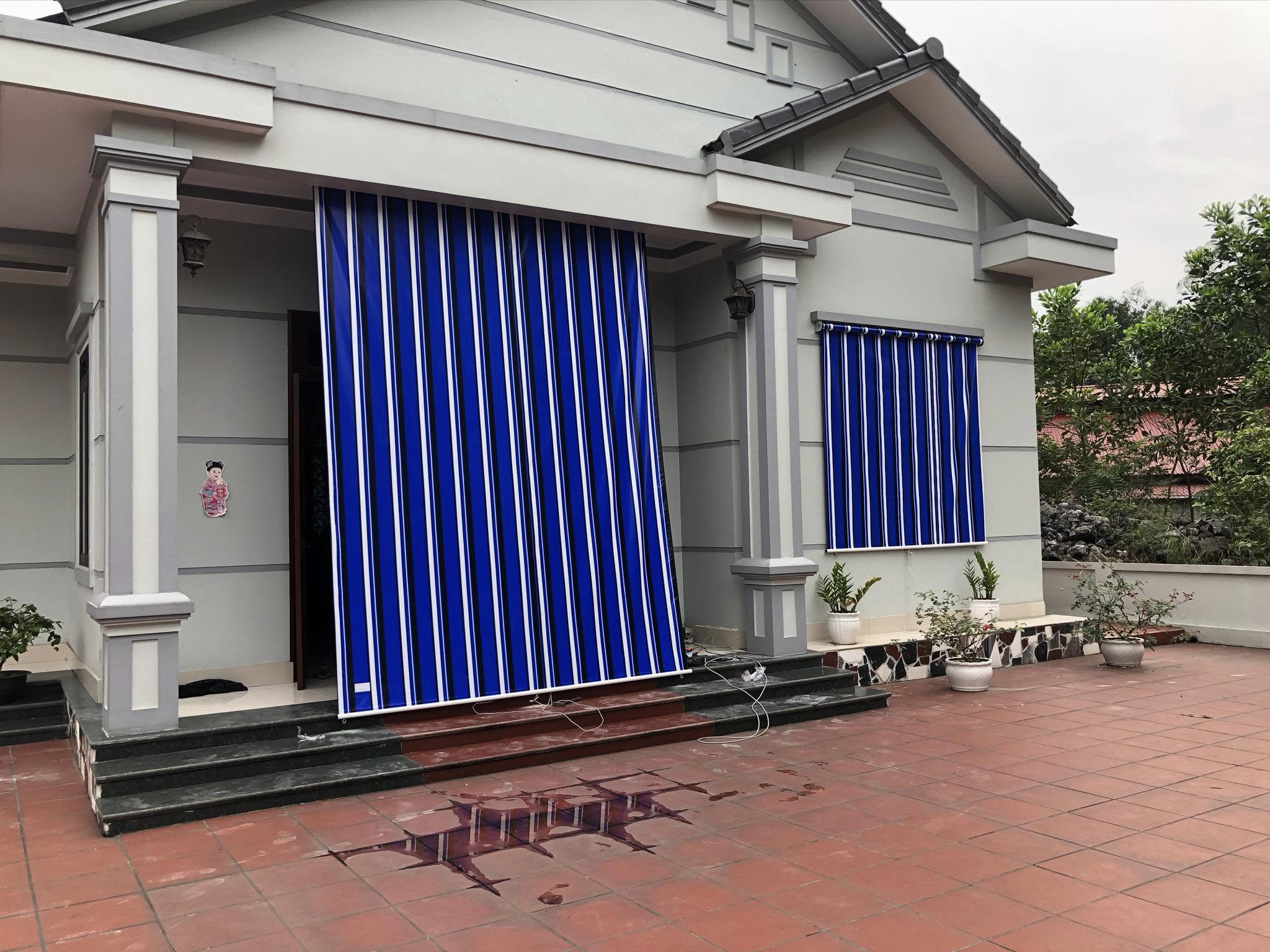 Bạt che nắng tự cuốn ở quận Hai Bà Trưng Bạt che nắng tự cuốn ở quận Hai Bà Trưng