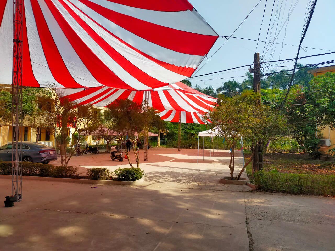 Dù che nắng sự kiện sân trường học ở Đắk Lắk Dù che nắng sự kiện sân trường học ở Đắk Lắk