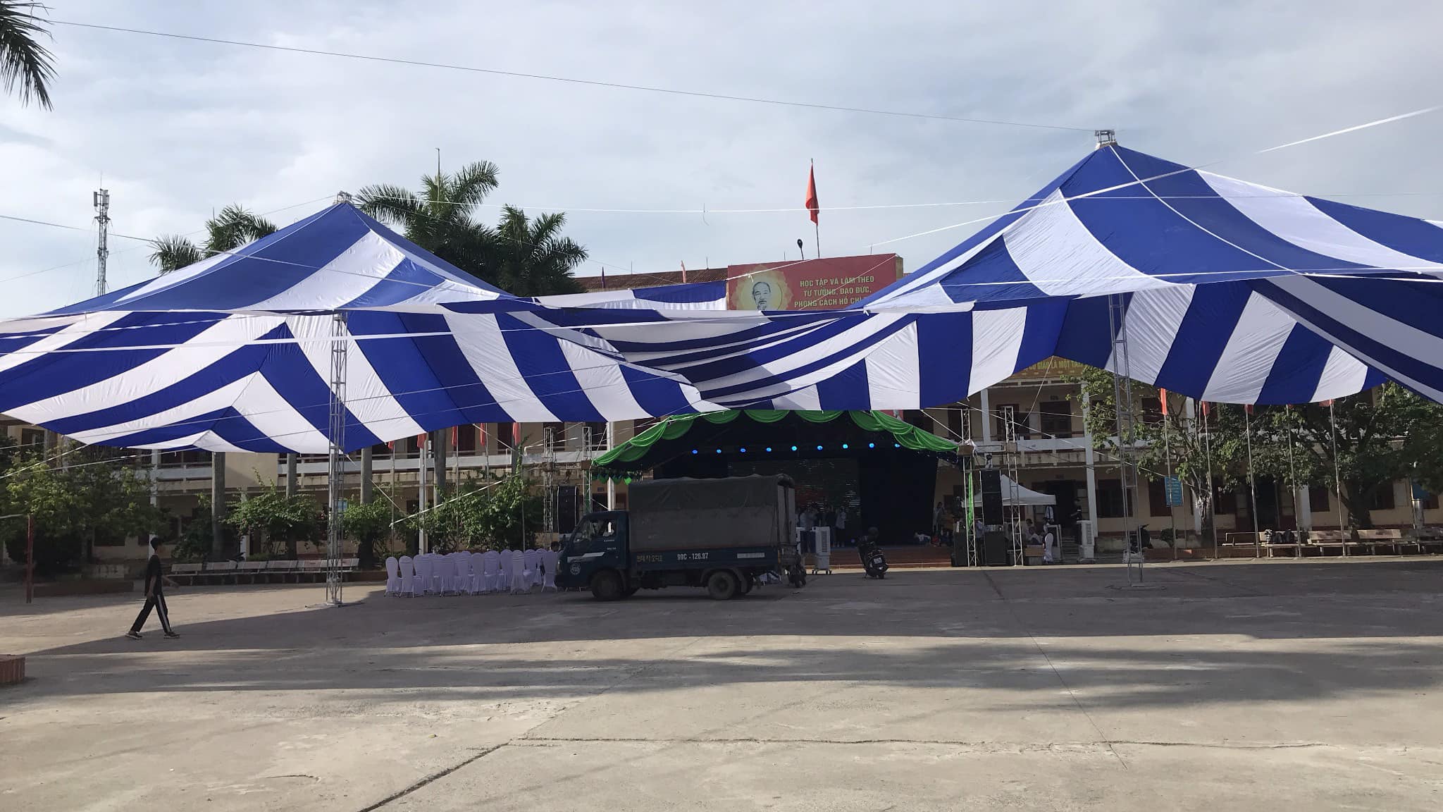 Dù che nắng sự kiện sân trường học ở Quảng Bình Dù che nắng sự kiện sân trường học ở Quảng Bình