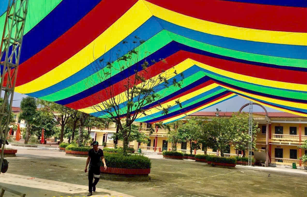 Dù che nắng sự kiện sân trường học ở Kon Tum Dù che nắng sự kiện sân trường học ở Kon Tum