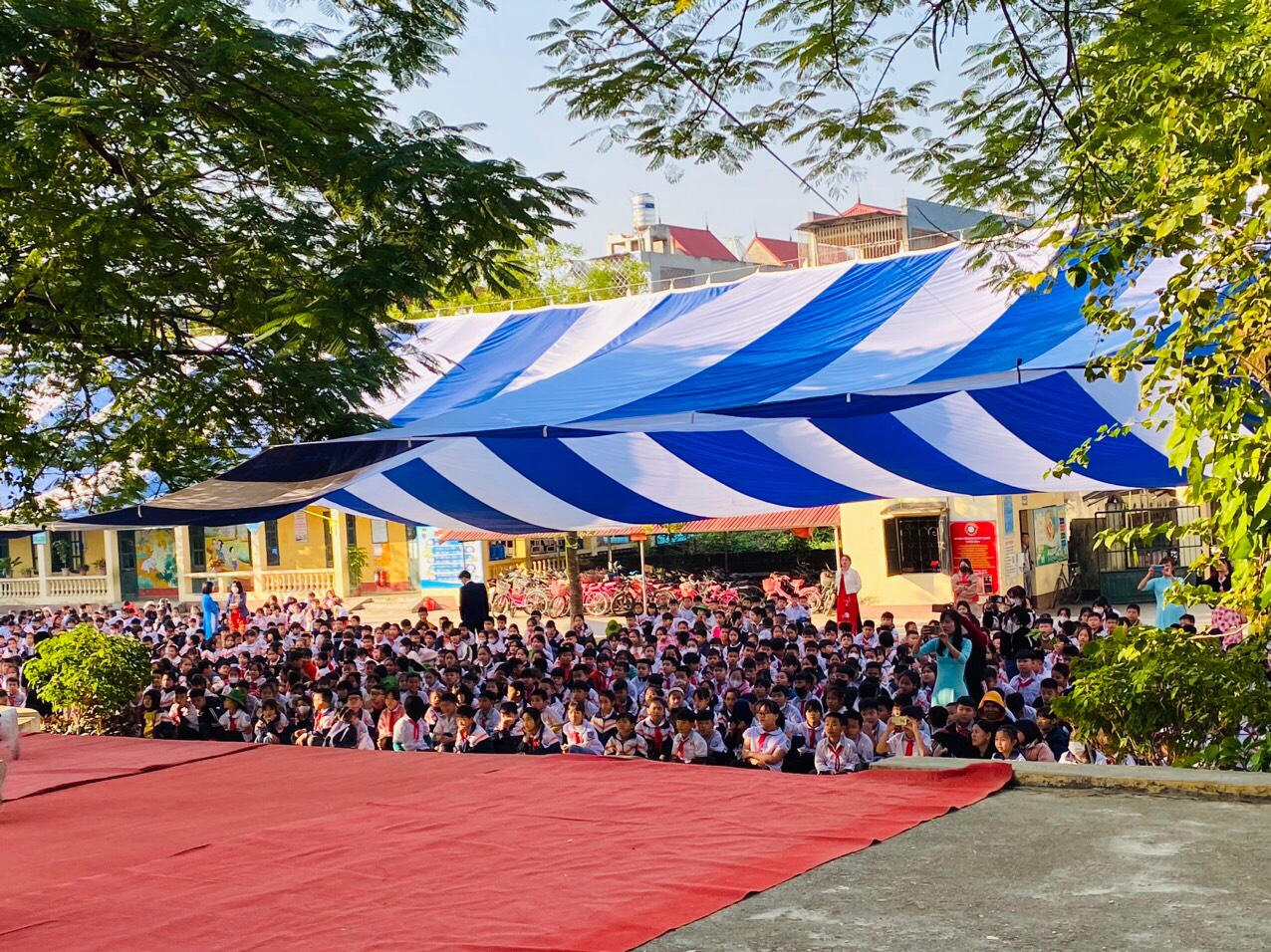 Dù bạt treo cáp sự kiện sân trường ở Quảng Bình Dù bạt treo cáp sự kiện sân trường ở Quảng Bình