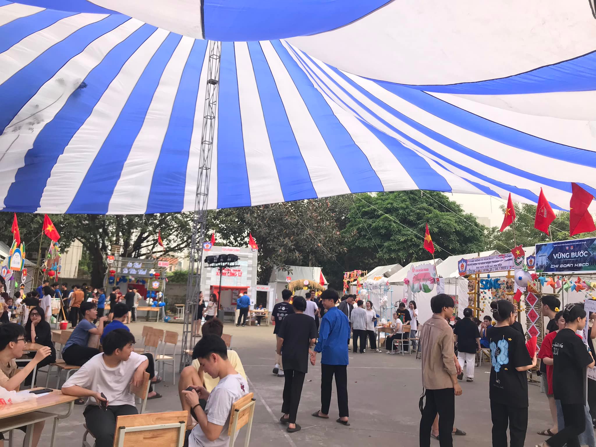 Dù che nắng sự kiện sân trường học ở Quảng Bình Dù che nắng sự kiện sân trường học ở Quảng Bình